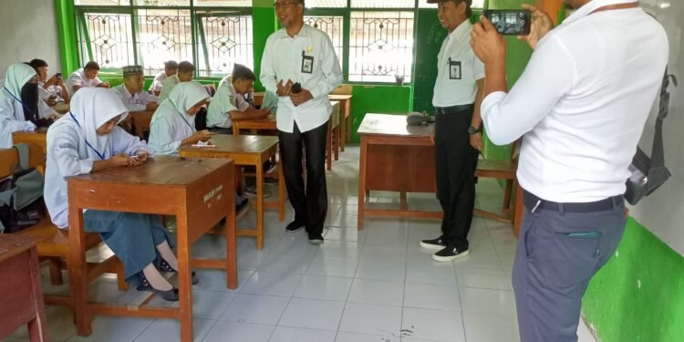 Hari Pertama PAT, Kakan Kemenag Bantaeng Sambangi MA. Muhammadiyah Panaikang